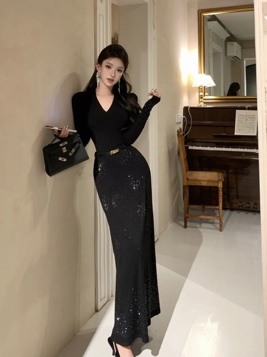 Сексуальная футболка в стиле ретро со стразами, облегающий топ с v-образным вырезом и юбкой Fi Tail, женский модный осенний наряд
Сексуальная футболка в стиле ретро со стразами, облегающий топ с v-образным вырезом и юбкой Fi Tail, женский модный осенний наряд