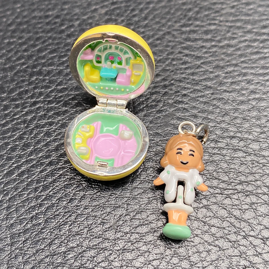 925 Sterling Silver 50's Diner Polly Pocket Dangle Charm Bead For Bracelet Bangle
925 Sterling Silver 50's Diner Polly Pocket Dangle Charm Bead For Bracelet Bangle