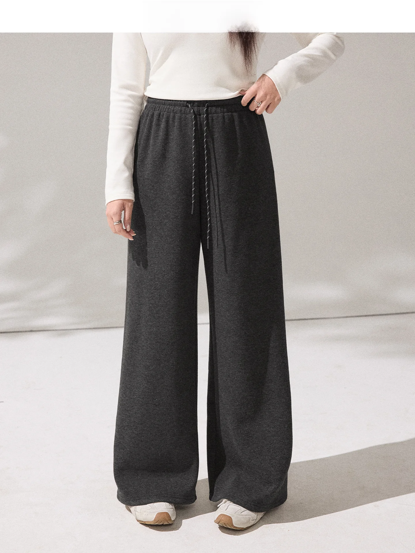 Брюки с широкими штанинами и прямым кроем, свободного кроя, с эффектом стройности, высокая талия, эластичный пояс, повседневные брюки
Брюки с широкими штанинами и прямым кроем, свободного кроя, с эффектом стройности, высокая талия, эластичный пояс, повседневные брюки