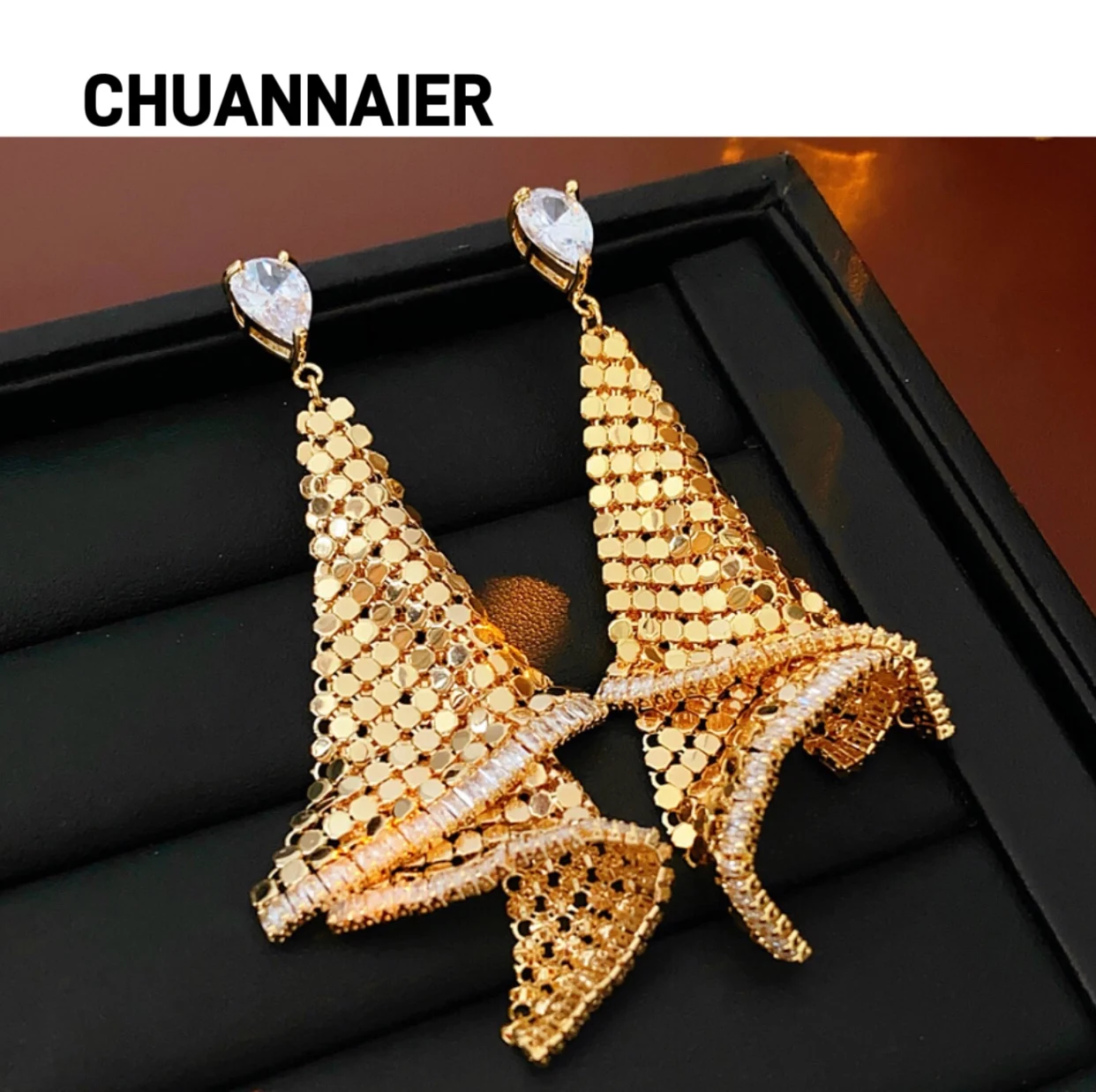 Popular zircon fringe earrings luxurious and high-end earrings simple and fashionable exaggerated earrings
Popular zircon fringe earrings luxurious and high-end earrings simple and fashionable exaggerated earrings