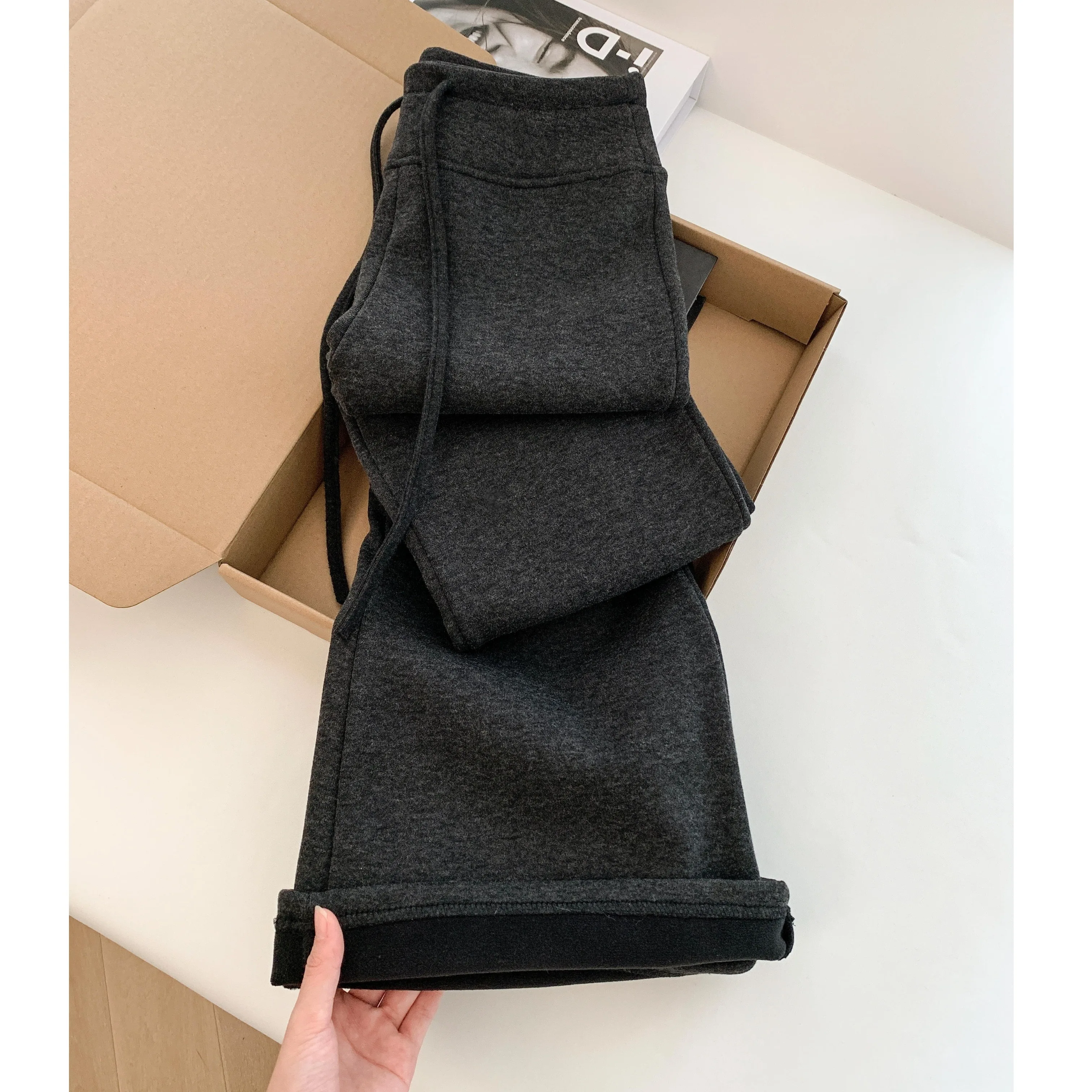 High Waist Wide Leg Casual Pants Women's Korean Style Drawstring Elastic Waist Loose Fit Long Trousers Winter Collection
High Waist Wide Leg Casual Pants Women's Korean Style Drawstring Elastic Waist Loose Fit Long Trousers Winter Collection