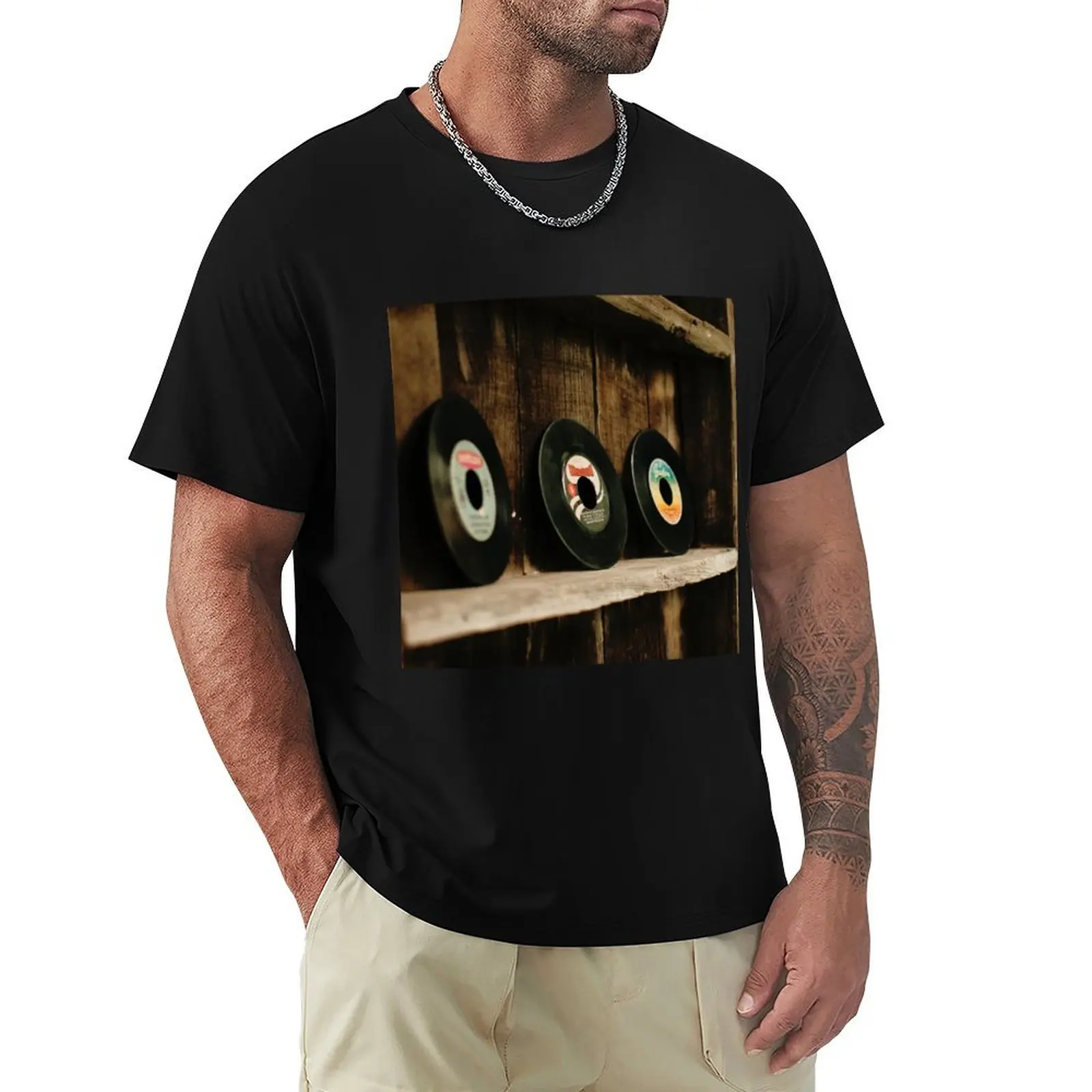 Retro vinyl records pattern T-Shirt Breathable Basic Cotton T-Shirt
Retro vinyl records pattern T-Shirt Breathable Basic Cotton T-Shirt