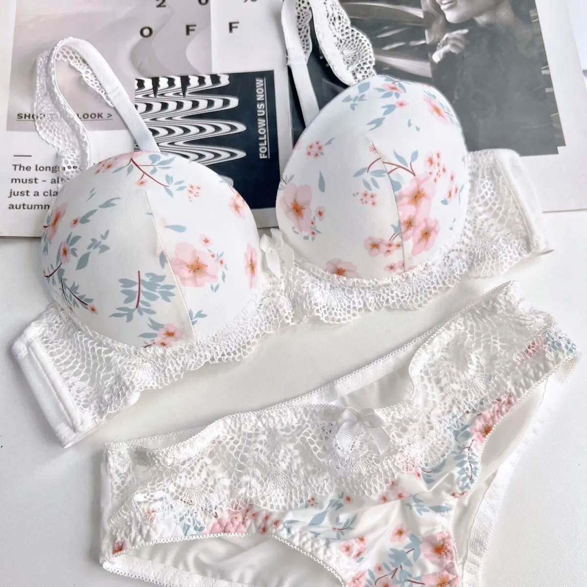 Женский бюстгальтер больших размеров, милый милый комплект с бюстгальтером пуш-ап с цветочным принтом, мягкий большой бюстгальтер на косточках
Женский бюстгальтер больших размеров, милый милый комплект с бюстгальтером пуш-ап с цветочным принтом, мягкий большой бюстгальтер на косточках