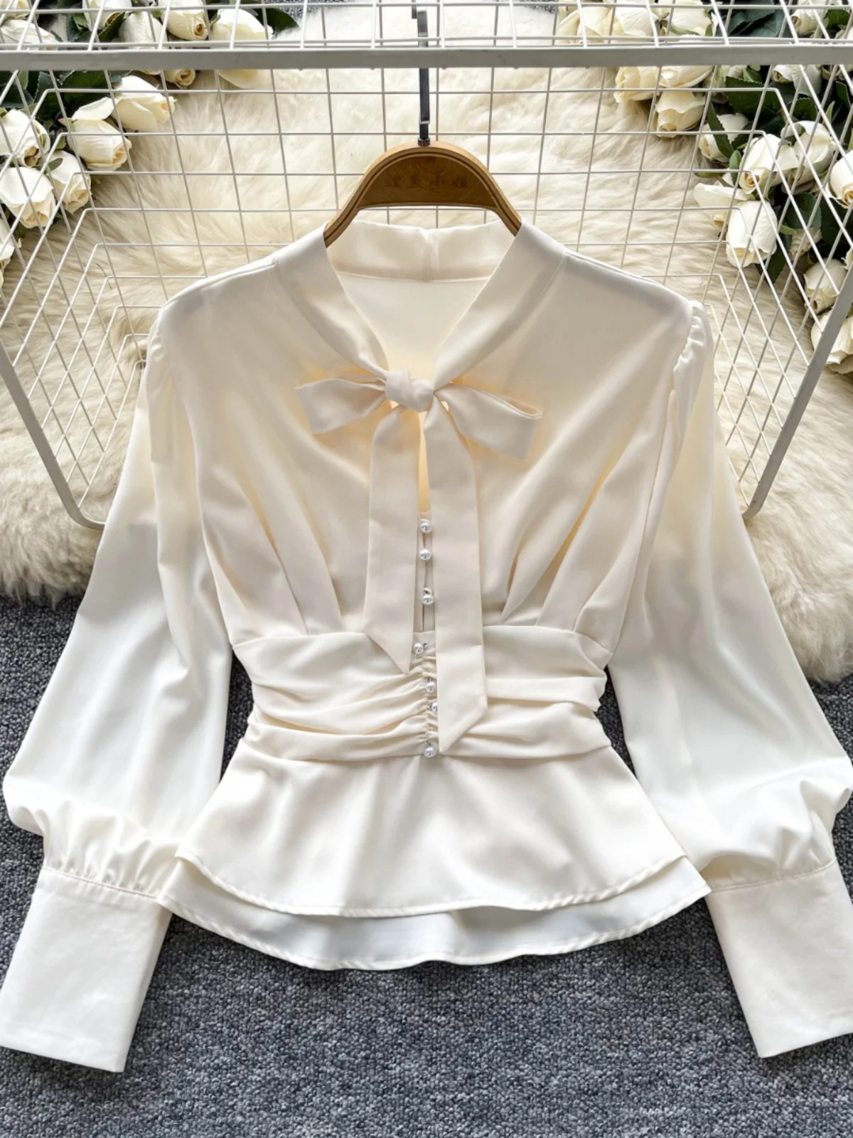 Elegant Collar Shirt Women's Slim Fit Design Pleated High End Feel Autumn Top Korean Style Commute Fashion
Elegant Collar Shirt Women's Slim Fit Design Pleated High End Feel Autumn Top Korean Style Commute Fashion