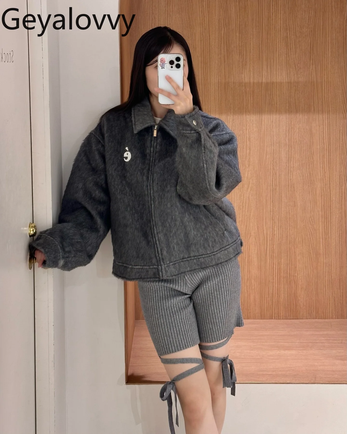 Japanese Style Long Sleeve Wool Blend Plush Lapel Jacket Autumn Winter New Sweet Girls Versatile Solid Color Zipper Short Coat
Japanese Style Long Sleeve Wool Blend Plush Lapel Jacket Autumn Winter New Sweet Girls Versatile Solid Color Zipper Short Coat