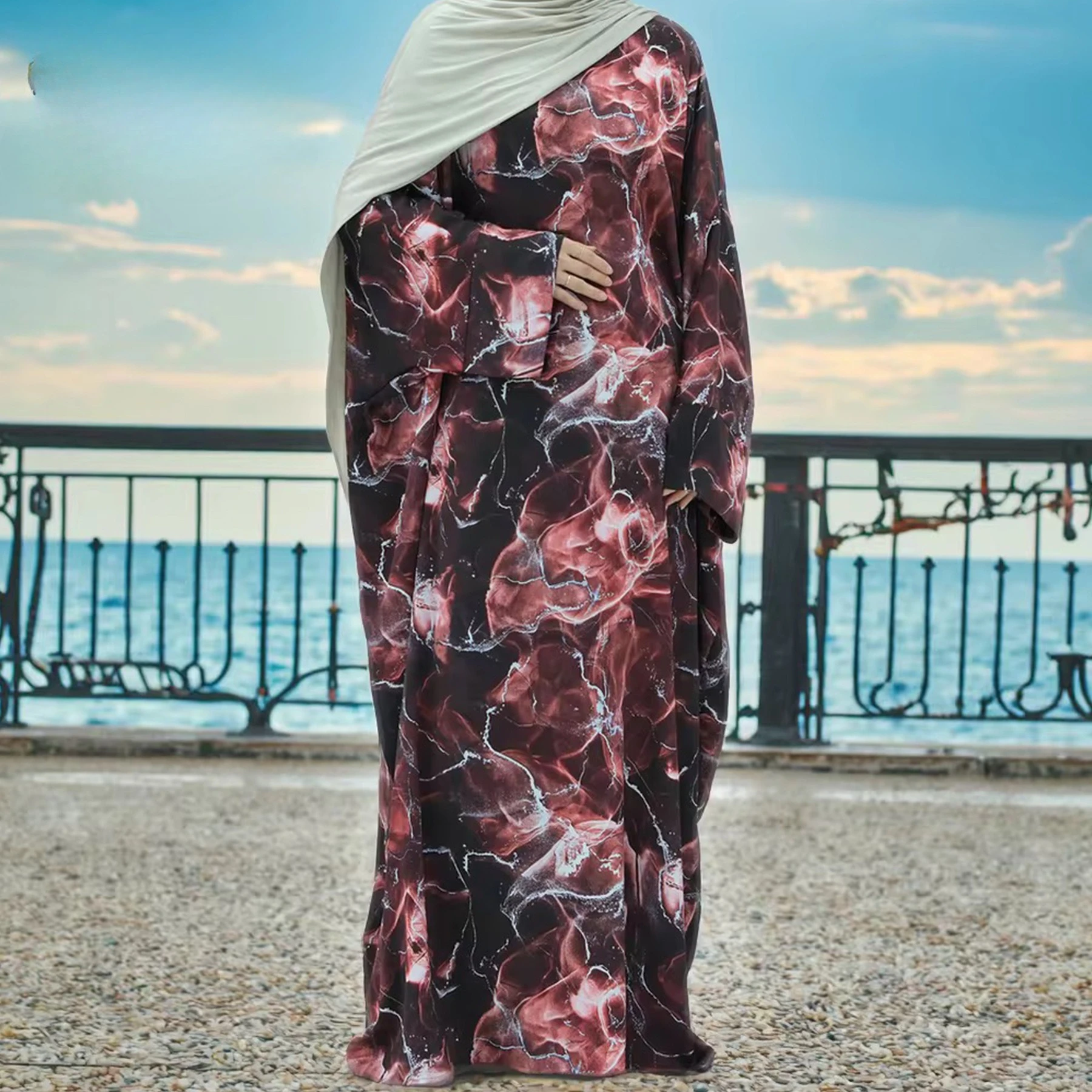 Мусульманская мода Абая Арабский стиль бабочки с крыльями летучей мыши Дубай Абая Модные кафтаны Абая с принтом Скромное платье
Мусульманская мода Абая Арабский стиль бабочки с крыльями летучей мыши Дубай Абая Модные кафтаны Абая с принтом Скромное платье