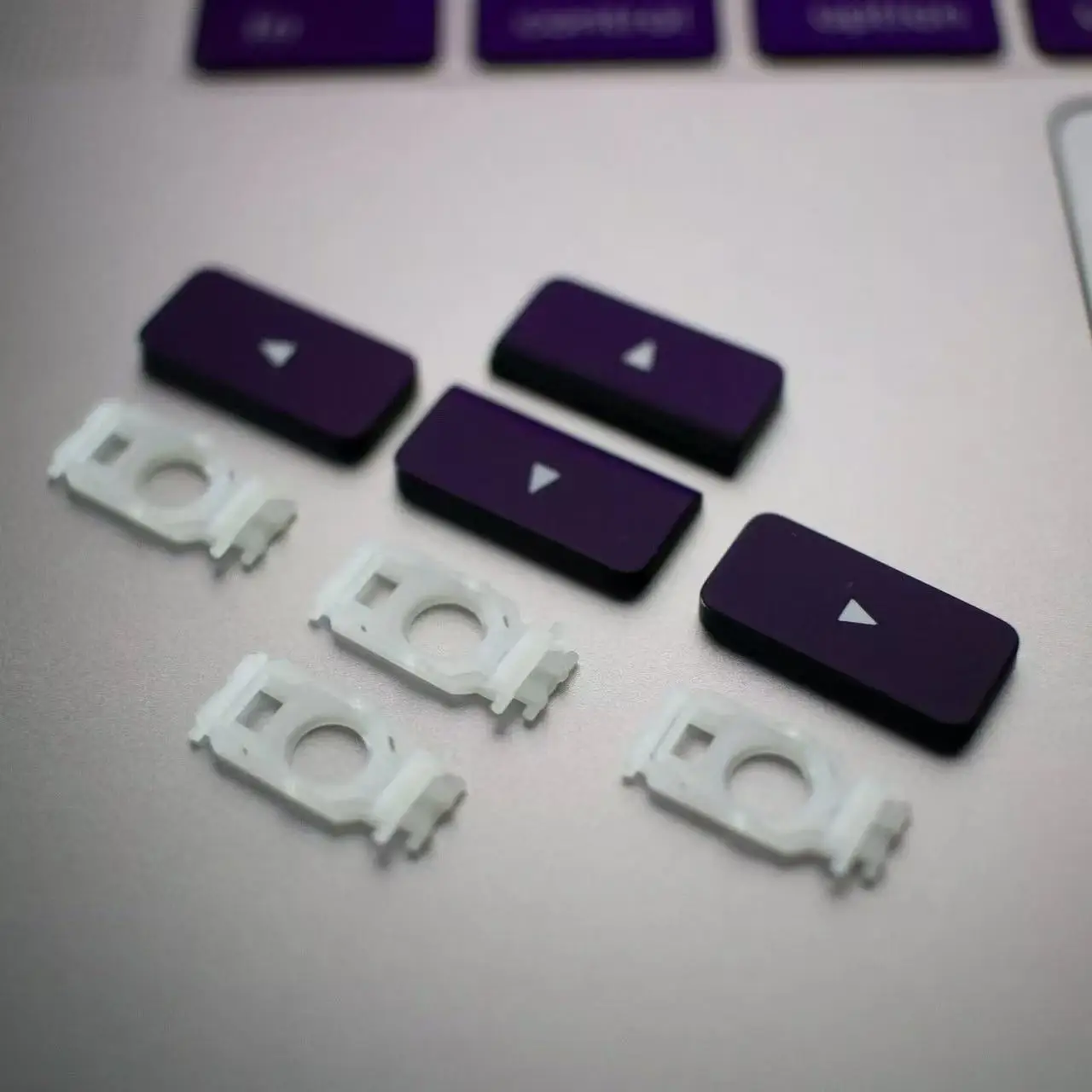 Replacement Left Right UP Down Arrow Keycap Key Hinge for MacBook Pro A2779 A2780 A2941 A2918 A2991 A2992 A3113 A3114 Keyboard
Replacement Left Right UP Down Arrow Keycap Key Hinge for MacBook Pro A2779 A2780 A2941 A2918 A2991 A2992 A3113 A3114 Keyboard