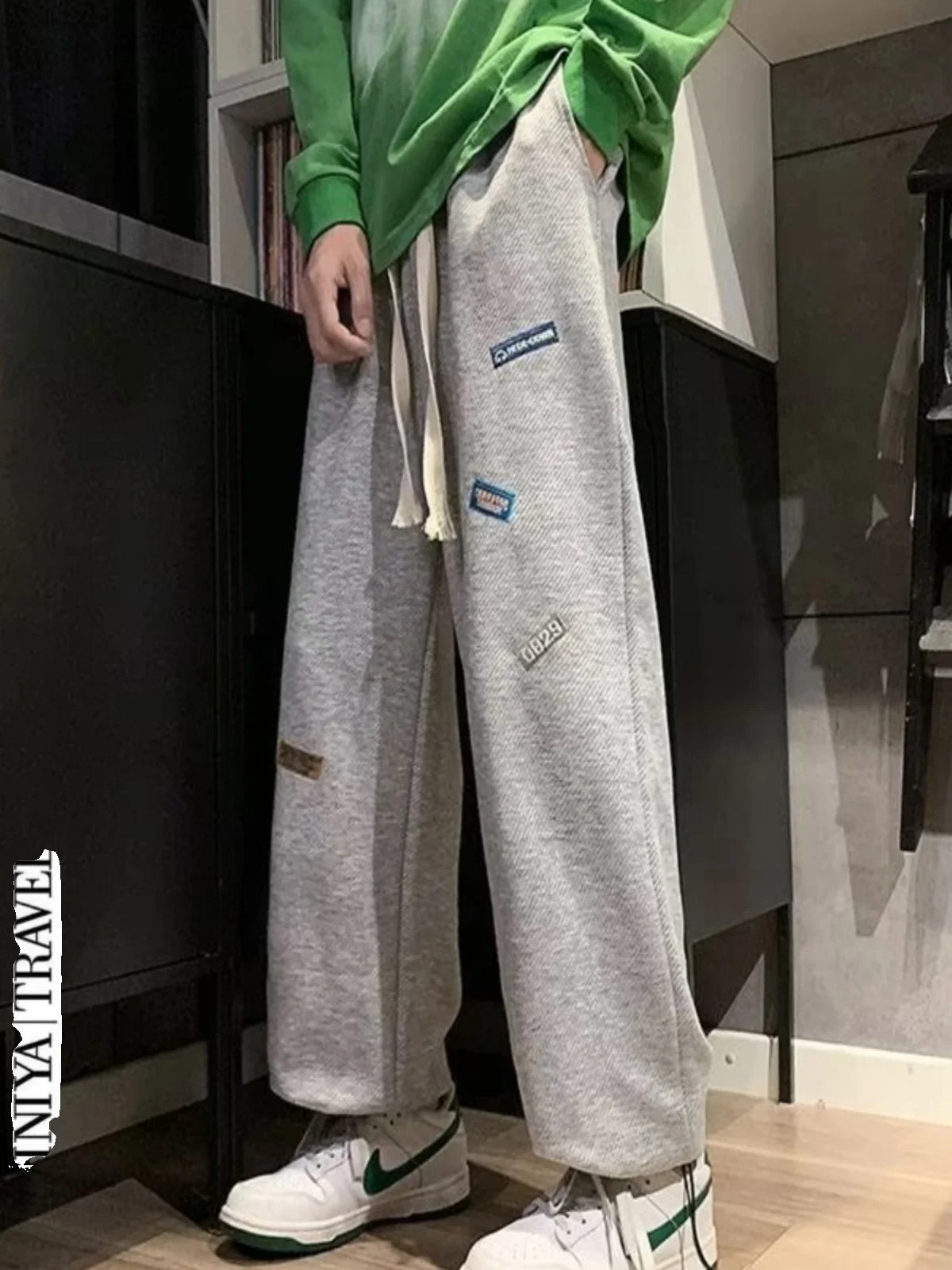 Loose Fit Spor Sweatpants for Men Autumn Winter New Sle Trendy Large Size Casual Trousers Youthful Energy Color
Loose Fit Spor Sweatpants for Men Autumn Winter New Sle Trendy Large Size Casual Trousers Youthful Energy Color