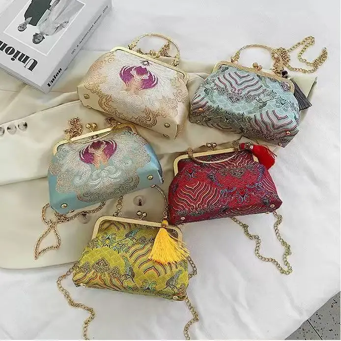 Elegant Vintage Chinese-Style Handbag Embroidered Detailed Women's Fashion Accessory
Elegant Vintage Chinese-Style Handbag Embroidered Detailed Women's Fashion Accessory