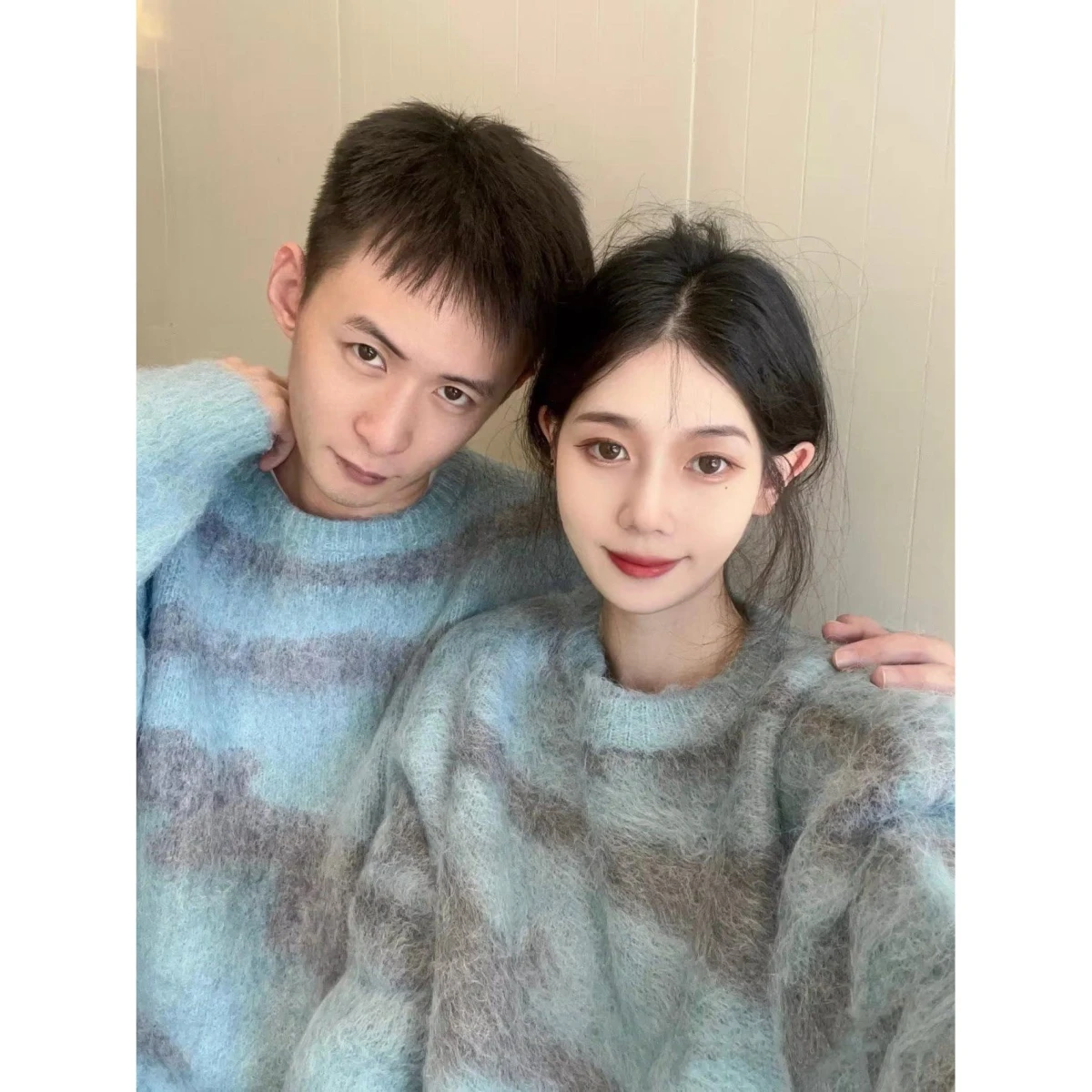 Американский ретро-свитер в стиле High Street с круглым вырезом, цветными блоками и принтом, создающий ощущение высокого качества, повседневный нейтральный топ
Американский ретро-свитер в стиле High Street с круглым вырезом, цветными блоками и принтом, создающий ощущение высокого качества, повседневный нейтральный топ