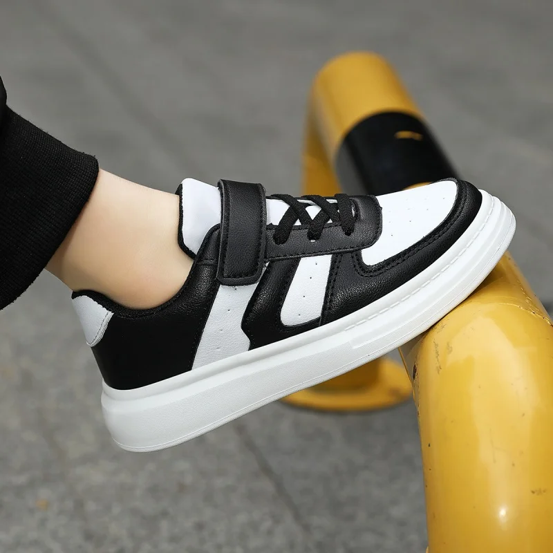 A pair of children's leather sports shoes suitable for all seasons, comfortable, lightweight, and durable, QS-1630
A pair of children's leather sports shoes suitable for all seasons, comfortable, lightweight, and durable, QS-1630