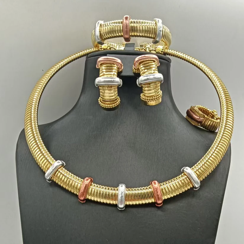 Simple Textured Hotsale Three Tone Jewelry Set Fabulous Charming Necklace Bracelet Earrings Ring 4PC Jewellery Wedding Party
Simple Textured Hotsale Three Tone Jewelry Set Fabulous Charming Necklace Bracelet Earrings Ring 4PC Jewellery Wedding Party