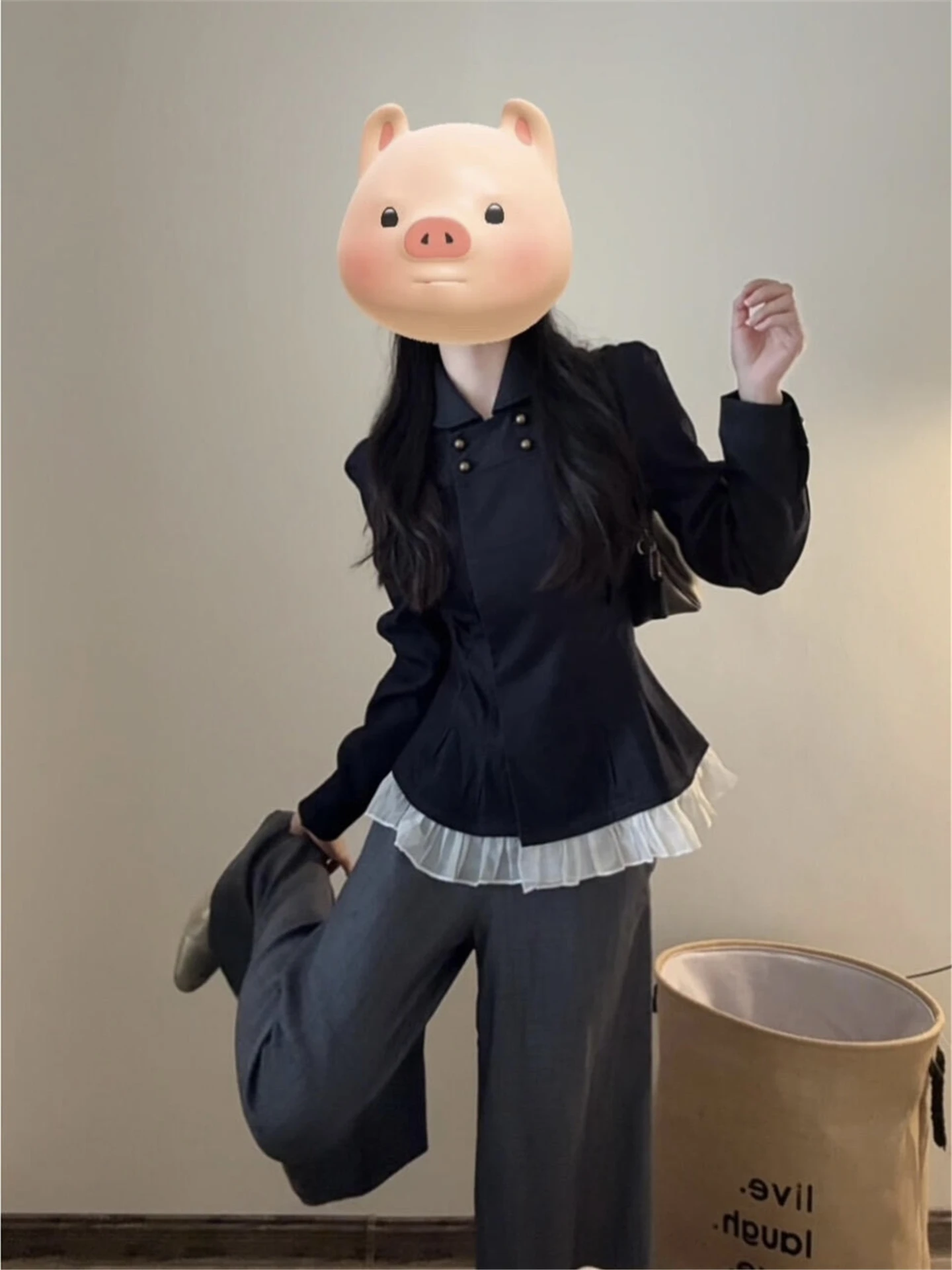Slim Fit Korean Style Women's Denim Shirt Gathered Waist Tuck in Long Sleeve Pleated Hem Leaf Casual Top
Slim Fit Korean Style Women's Denim Shirt Gathered Waist Tuck in Long Sleeve Pleated Hem Leaf Casual Top