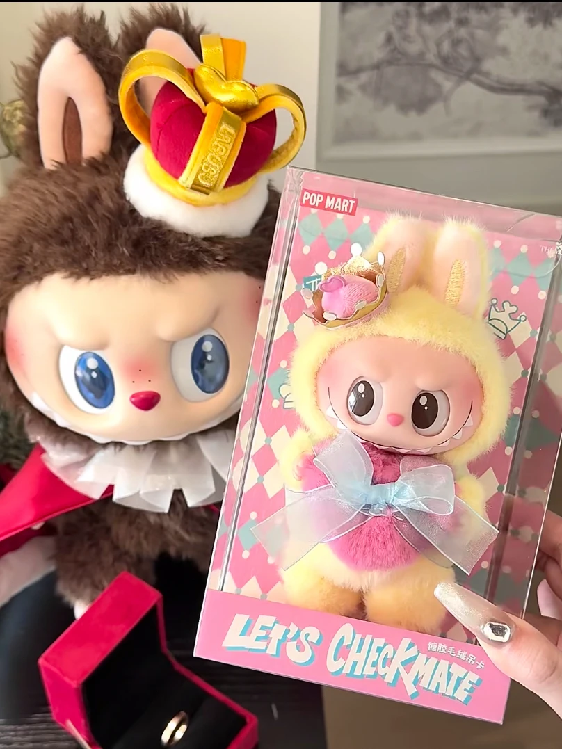 PopMart The Monsters Let‘s Checkmate Series Action Figure Queen Vinyl Plush Hanging Card Pendant Doll King Figure Xmas Gifts
PopMart The Monsters Let‘s Checkmate Series Action Figure Queen Vinyl Plush Hanging Card Pendant Doll King Figure Xmas Gifts