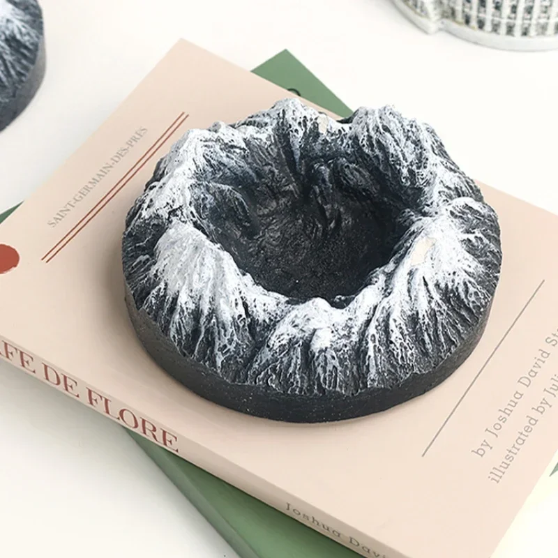 Ashtray household living room creative light luxury simple ornament niche personality
Ashtray household living room creative light luxury simple ornament niche personality