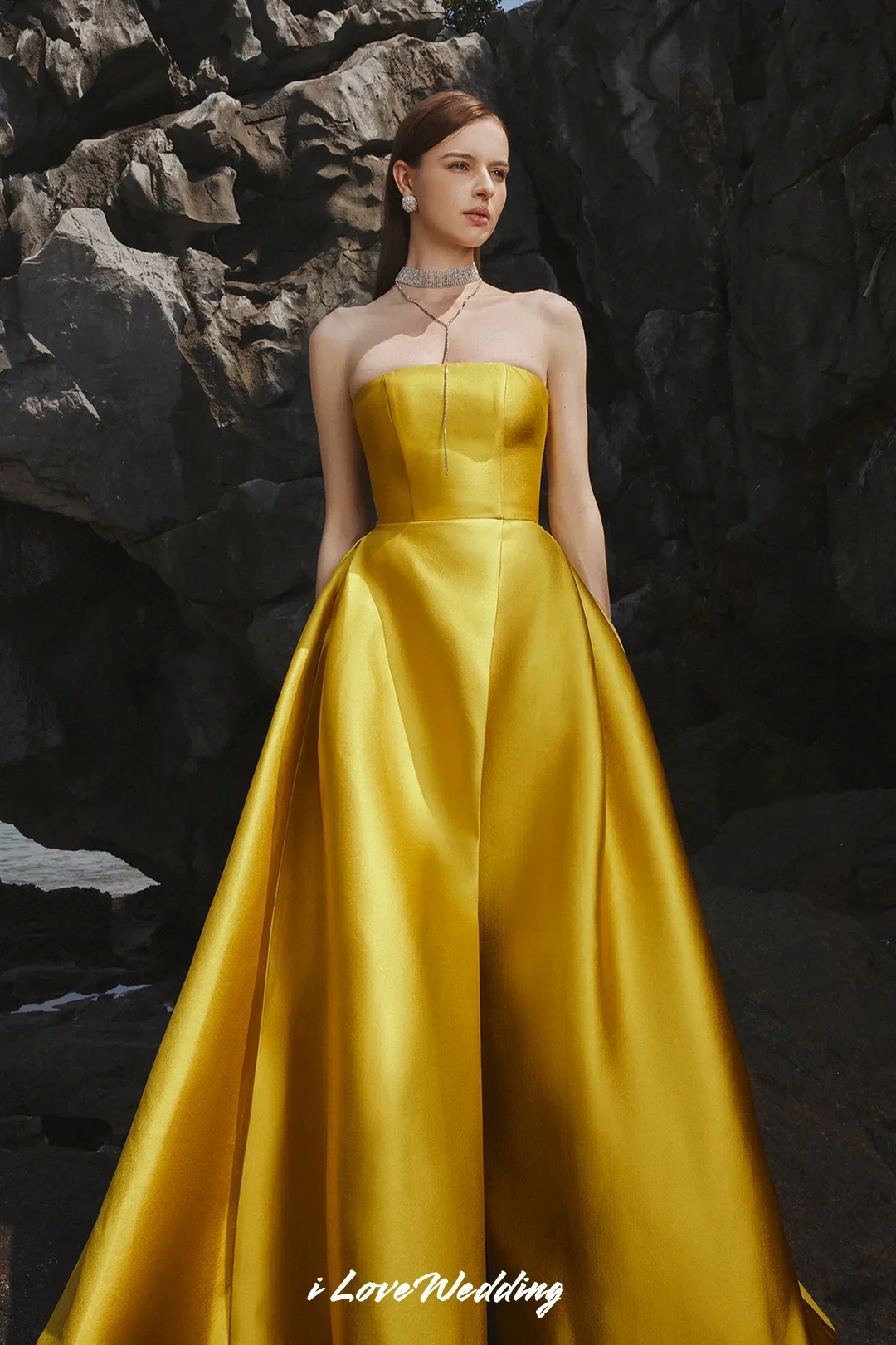 Gold Strapless Evening Dresses 2025 Satin Sleeveless Backless A-Line Pleated Split Floor-Length Wedding Guest Dress Customized
Gold Strapless Evening Dresses 2025 Satin Sleeveless Backless A-Line Pleated Split Floor-Length Wedding Guest Dress Customized