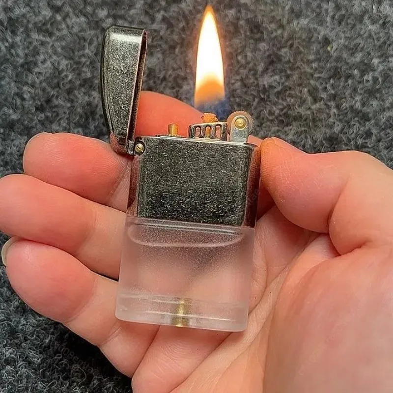 Transparent Oil Tank Grinding Wheel Fuel Lighter, Visible Oil Tank Press To Add Fuel, Cigarette Accessories, Holiday Gifts
Transparent Oil Tank Grinding Wheel Fuel Lighter, Visible Oil Tank Press To Add Fuel, Cigarette Accessories, Holiday Gifts