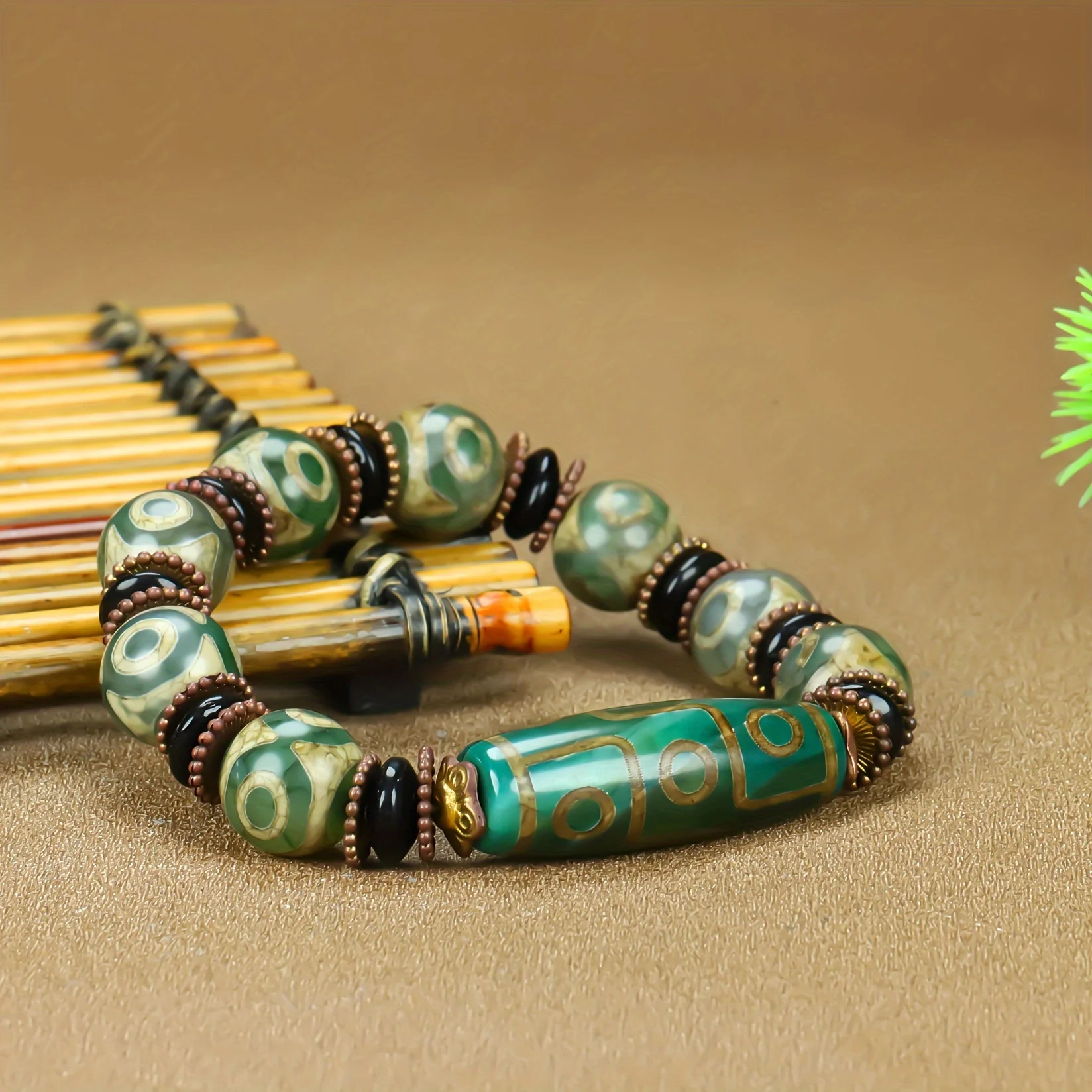 Pulsera cuentas ágata estilo tibetano elegante - Pulsera hecha a mano con dije de ágata Dzi nueve ojos con toque vintage
Pulsera cuentas ágata estilo tibetano elegante - Pulsera hecha a mano con dije de ágata Dzi nueve ojos con toque vintage