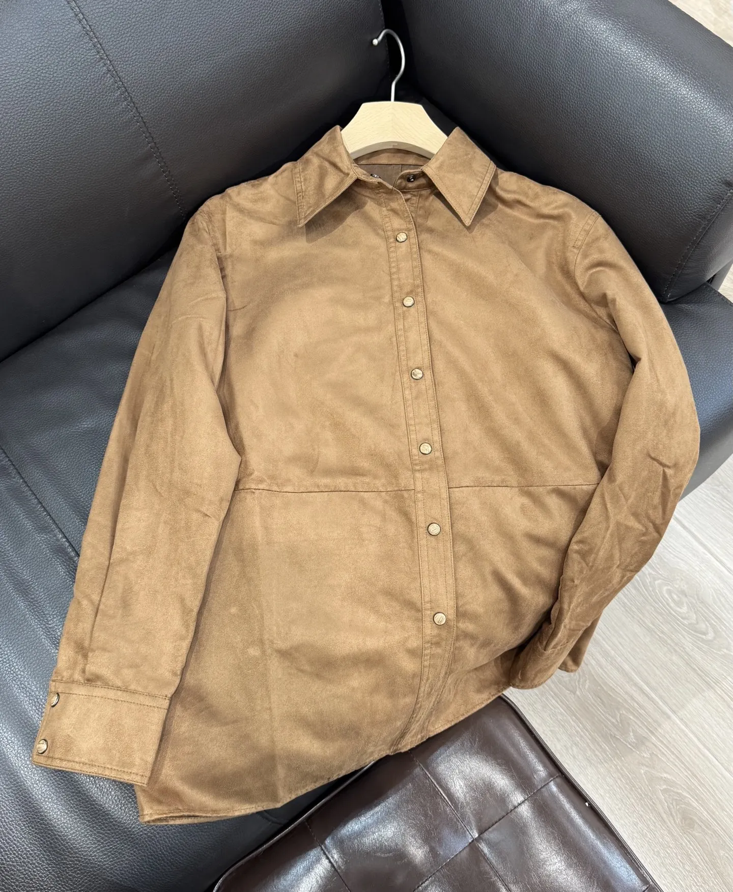 Early Autumn New Fashion Commuting High Quality Casual Imitation Suede Leather Shirt For Women
Early Autumn New Fashion Commuting High Quality Casual Imitation Suede Leather Shirt For Women