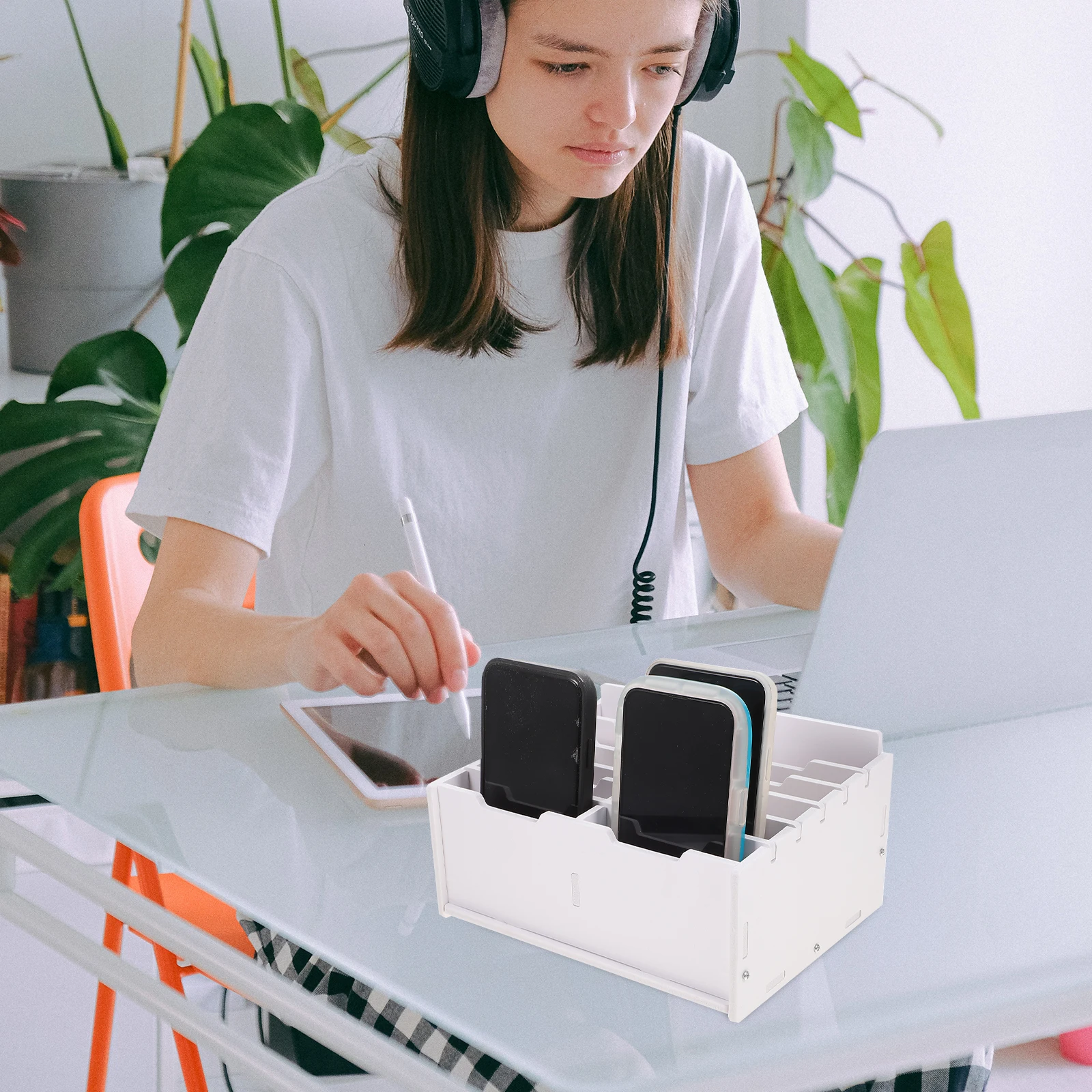 Multi-Grid Phone Storage Box Classroom Office Organizer Desktop Mobile Holder Wooden Case For School Meeting Room
Multi-Grid Phone Storage Box Classroom Office Organizer Desktop Mobile Holder Wooden Case For School Meeting Room