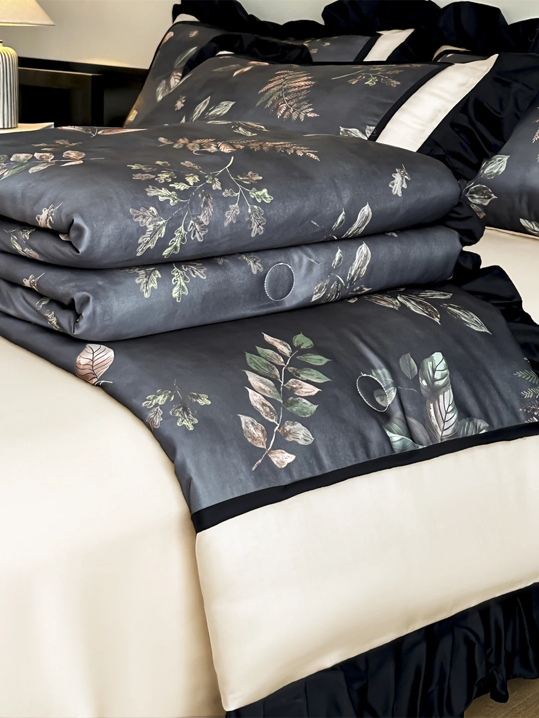 Высококачественный лиоцелловый летний охлаждающий комплект из четырех предметов, шелковый гладкий ледяной шелк, тонкое одеяло с кондиционером, hine Waable с принтом
Высококачественный лиоцелловый летний охлаждающий комплект из четырех предметов, шелковый гладкий ледяной шелк, тонкое одеяло с кондиционером, hine Waable с принтом