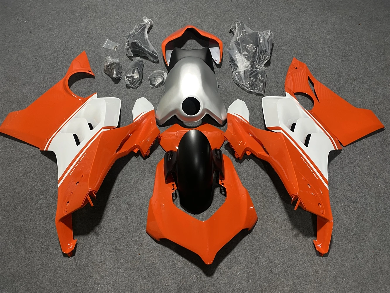 Комплект обтекателей для мотоцикла Ducati V4S 17 18 19 2021 22 года V4 2017 2018 2019 2020 2021 2022 Белый Оранжевый обтекатель для мотоцикла
Комплект обтекателей для мотоцикла Ducati V4S 17 18 19 2021 22 года V4 2017 2018 2019 2020 2021 2022 Белый Оранжевый обтекатель для мотоцикла