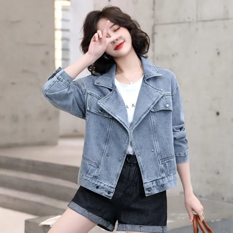 2025 Spring Autumn New Vintage Short Denim Coat Female Korean Fashion Suit Collar Long Sleeve Jeans Jacket Women Tops tide T888
2025 Spring Autumn New Vintage Short Denim Coat Female Korean Fashion Suit Collar Long Sleeve Jeans Jacket Women Tops tide T888