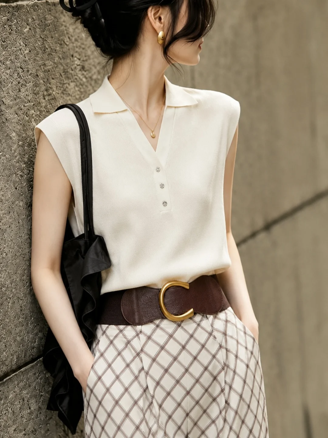 Commute Ready Ice Silk Knitted Vest Women's Sleeveless Top Fashionable Korean Style Straight Cut Silken Upperwear
Commute Ready Ice Silk Knitted Vest Women's Sleeveless Top Fashionable Korean Style Straight Cut Silken Upperwear