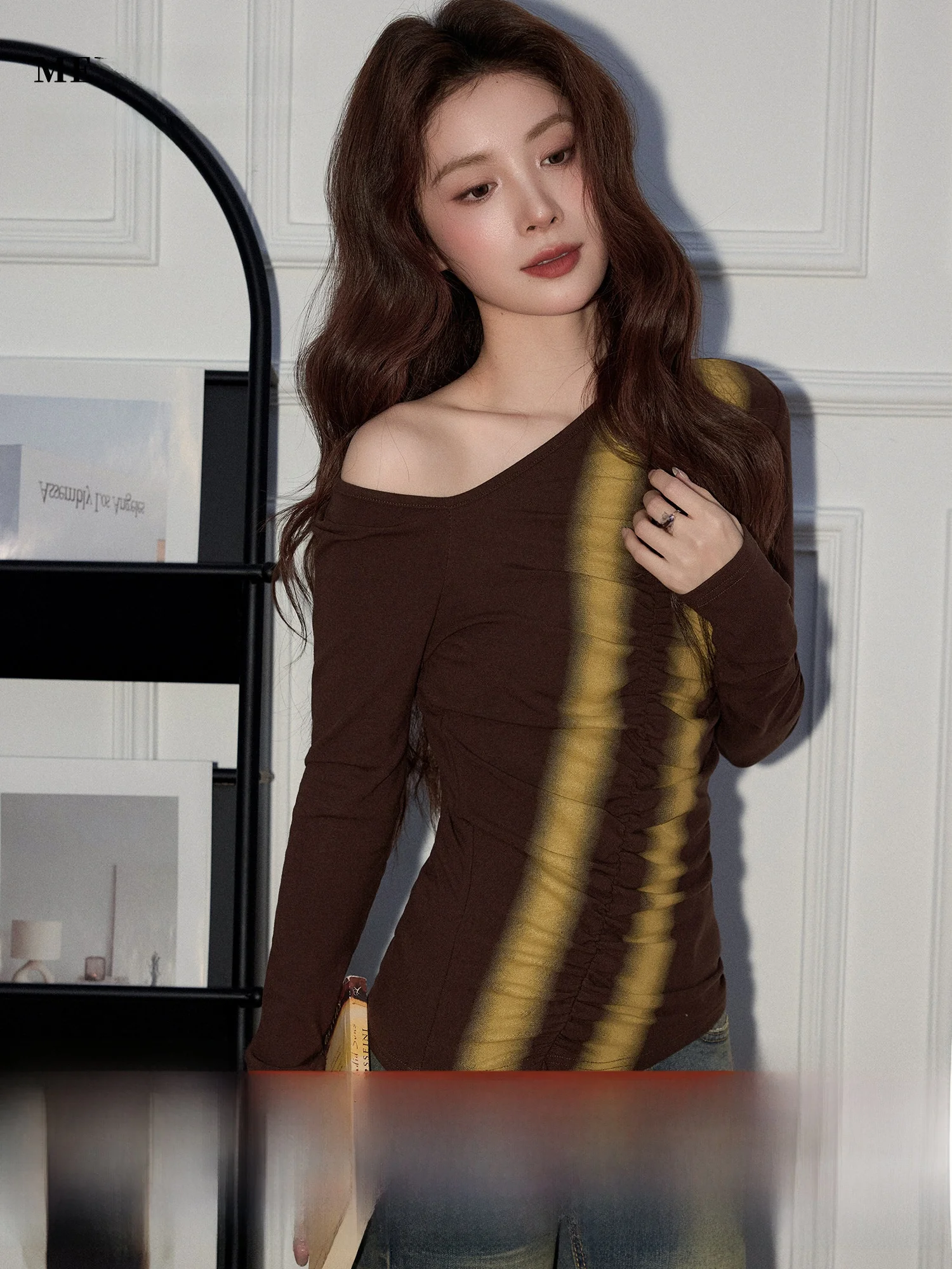 Женская приталенная футболка с длинным рукавом Meng Xiaoqi, с цветными вставками и воротником, повседневный стиль, весенняя мода, ретро-шик топ
Женская приталенная футболка с длинным рукавом Meng Xiaoqi, с цветными вставками и воротником, повседневный стиль, весенняя мода, ретро-шик топ