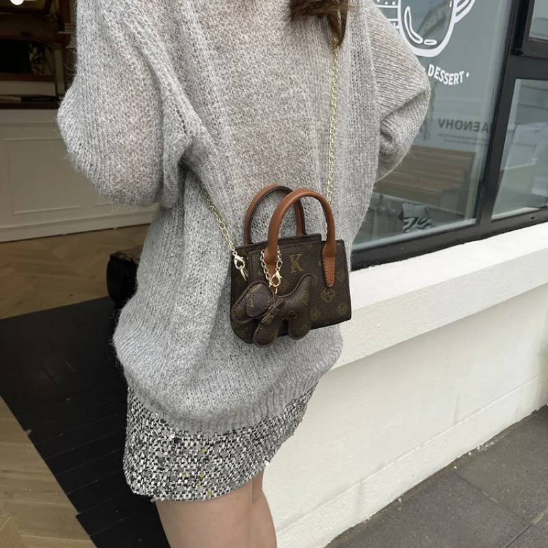 Модная женская сумка через плечо из кожи с рисунком стрел, прыгающая в парижском стиле и повседневная винтажная стильная сумка
Модная женская сумка через плечо из кожи с рисунком стрел, прыгающая в парижском стиле и повседневная винтажная стильная сумка