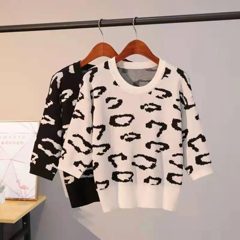 New spring 2022 round neck loose-fitting sweater for women's leopard print jacquard sweater
New spring 2022 round neck loose-fitting sweater for women's leopard print jacquard sweater