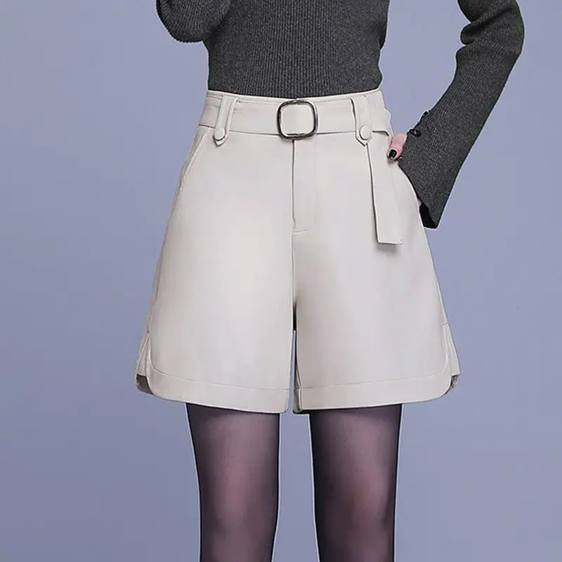 Solid color leather shorts women's autumn and winter slim fit high waisted versatile fashionable commuting wide leg shorts
Solid color leather shorts women's autumn and winter slim fit high waisted versatile fashionable commuting wide leg shorts
