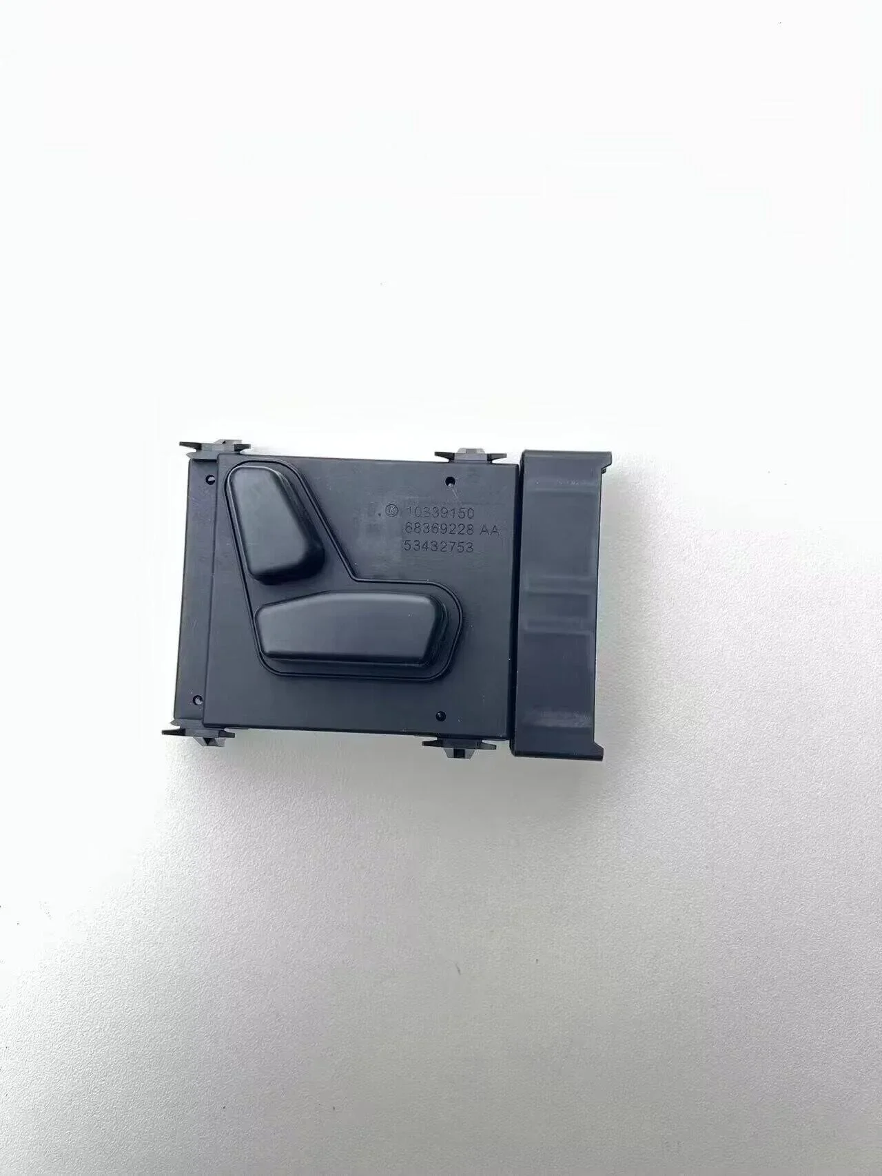 1pc 53432753 53134464 56049432AE 68369228AA 2005-2021 Models Front Seat Switch Right Driver for Dodge for Chrysler 300
1pc 53432753 53134464 56049432AE 68369228AA 2005-2021 Models Front Seat Switch Right Driver for Dodge for Chrysler 300