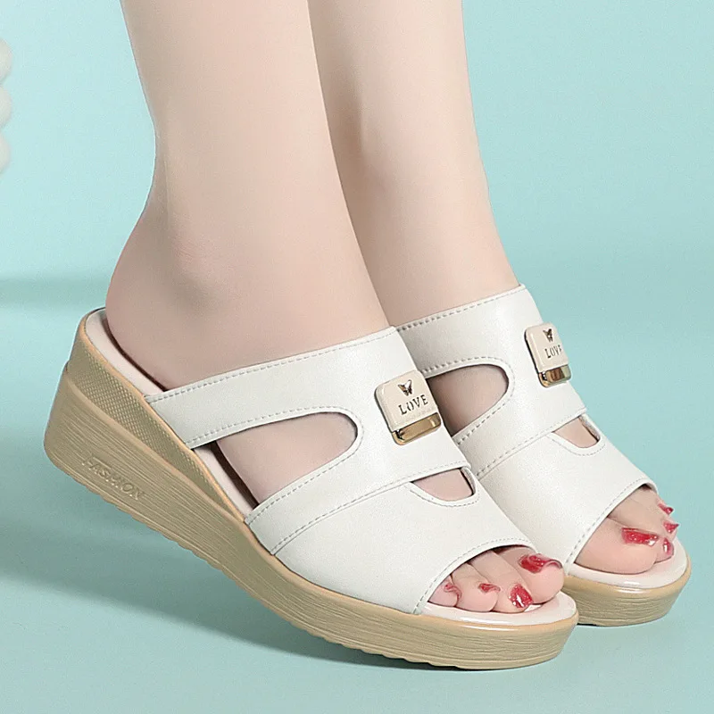 5.5cm Plus Size 35-43 All Match Comfortable Soft Leather Slippers Platform Wedges Shoes 2025 Summer Women's Med Heels Slides
5.5cm Plus Size 35-43 All Match Comfortable Soft Leather Slippers Platform Wedges Shoes 2025 Summer Women's Med Heels Slides