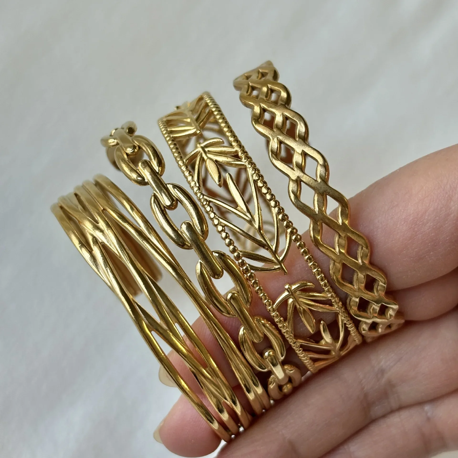 2025 New Stainless Steel Open Cuff Bangles Bracelets for Women Fashion Heart Round Braid Gold Plated Adjustable Bangle
2025 New Stainless Steel Open Cuff Bangles Bracelets for Women Fashion Heart Round Braid Gold Plated Adjustable Bangle