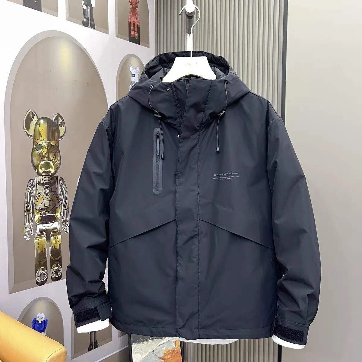 Новая мужская ветрозащитная водонепроницаемая куртка для активного отдыха, весенне-осенний костюм для альпинизма, свободный крой, длинный рукав, на молнии, повседневная куртка
Новая мужская ветрозащитная водонепроницаемая куртка для активного отдыха, весенне-осенний костюм для альпинизма, свободный крой, длинный рукав, на молнии, повседневная куртка