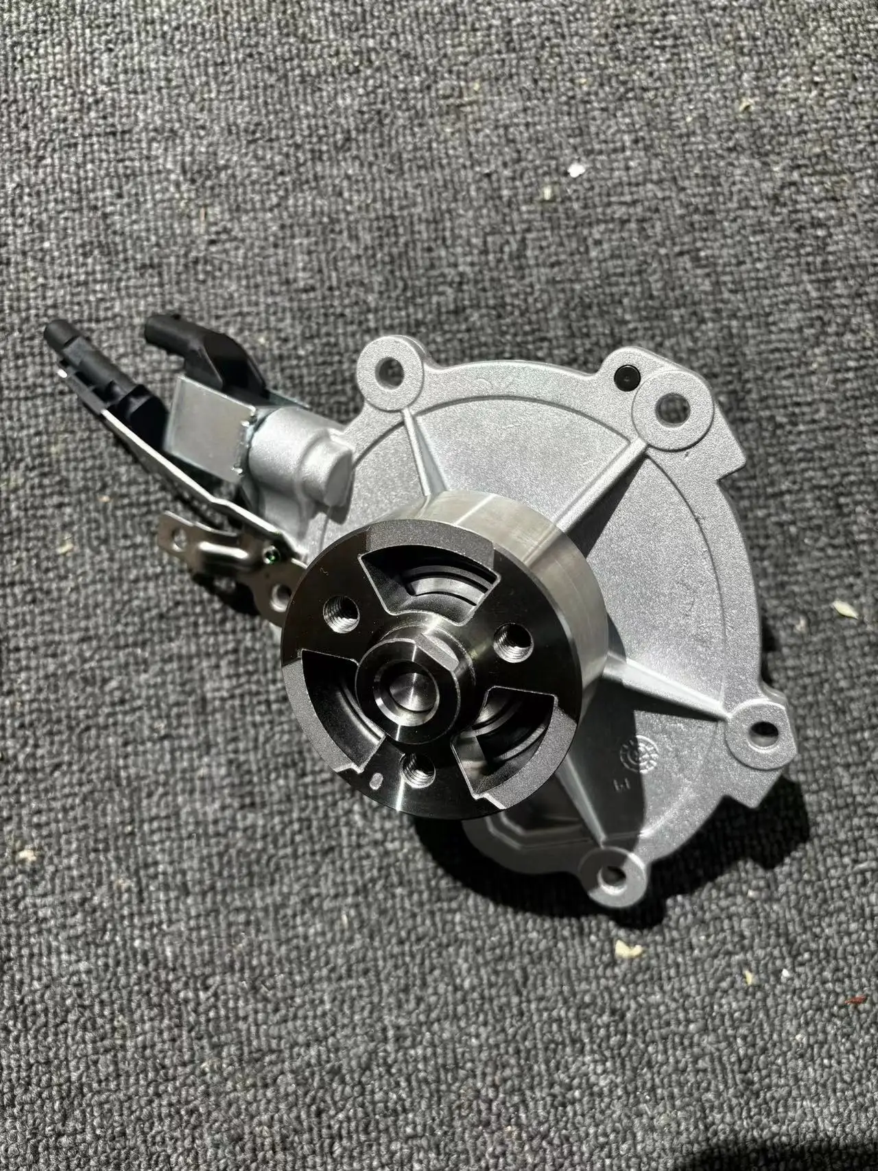 Car Engine Cooling Water Pump JDE38596 LR123906 JDE40455 For JAGUAR E/F-PACE XE XF For LAND ROVER DISCOVERY RANGE ROVER Parts
Car Engine Cooling Water Pump JDE38596 LR123906 JDE40455 For JAGUAR E/F-PACE XE XF For LAND ROVER DISCOVERY RANGE ROVER Parts