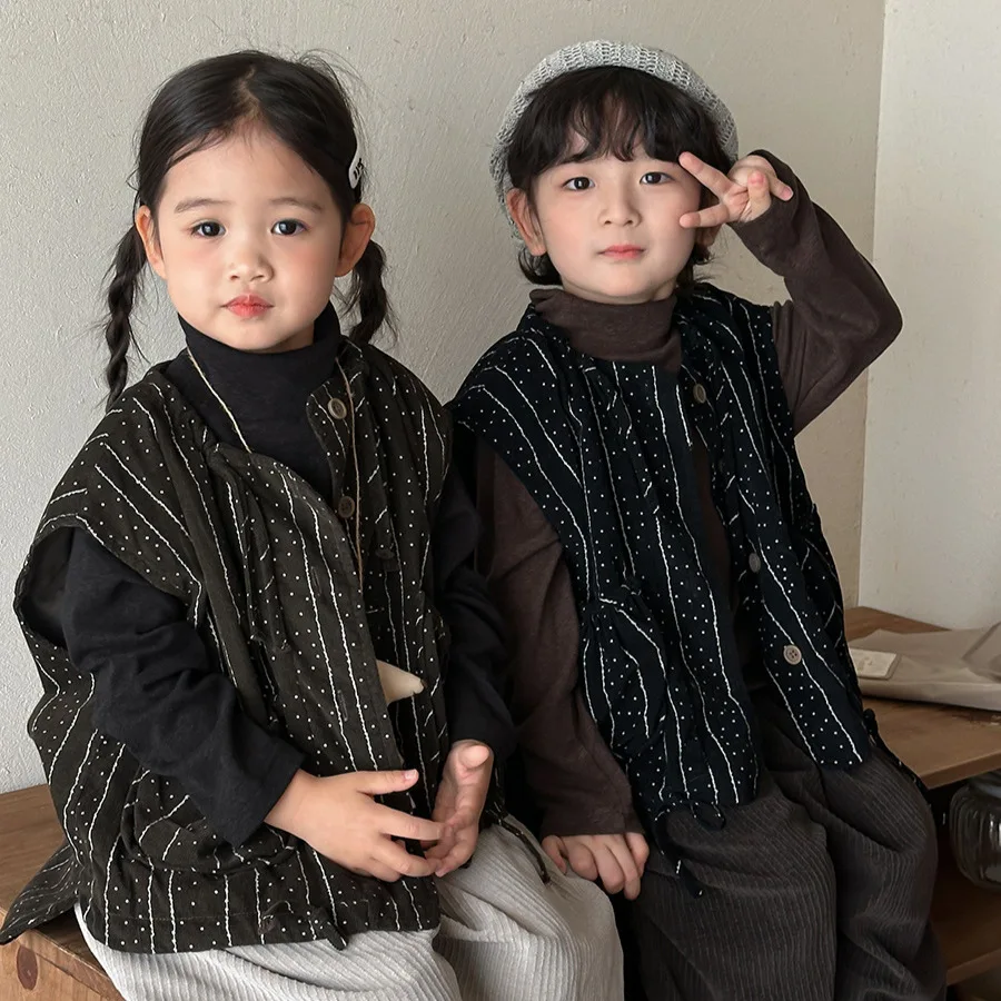 2025 Fall Kids Corduroy Vest Stripe Print Unisex Vintage Toddler Baby Warm Sleeveless Outerwear Jacket for Boys Girls Casual Top
2025 Fall Kids Corduroy Vest Stripe Print Unisex Vintage Toddler Baby Warm Sleeveless Outerwear Jacket for Boys Girls Casual Top