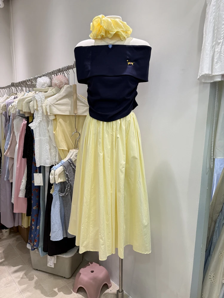 Korean version summer new slim fit two-piece set with small embroidery one shoulder top and high waist skirt commuter set
Korean version summer new slim fit two-piece set with small embroidery one shoulder top and high waist skirt commuter set