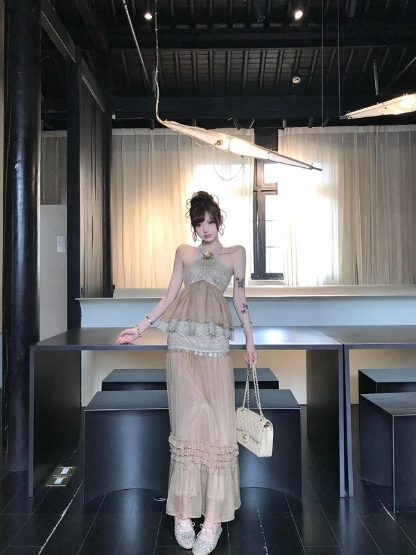Summer New Gentle Atmosphere Vintage High-Neck Hanging Neck Top High-Waist Long Skirt Two-Piece Set Women Fashionable Soft
Summer New Gentle Atmosphere Vintage High-Neck Hanging Neck Top High-Waist Long Skirt Two-Piece Set Women Fashionable Soft