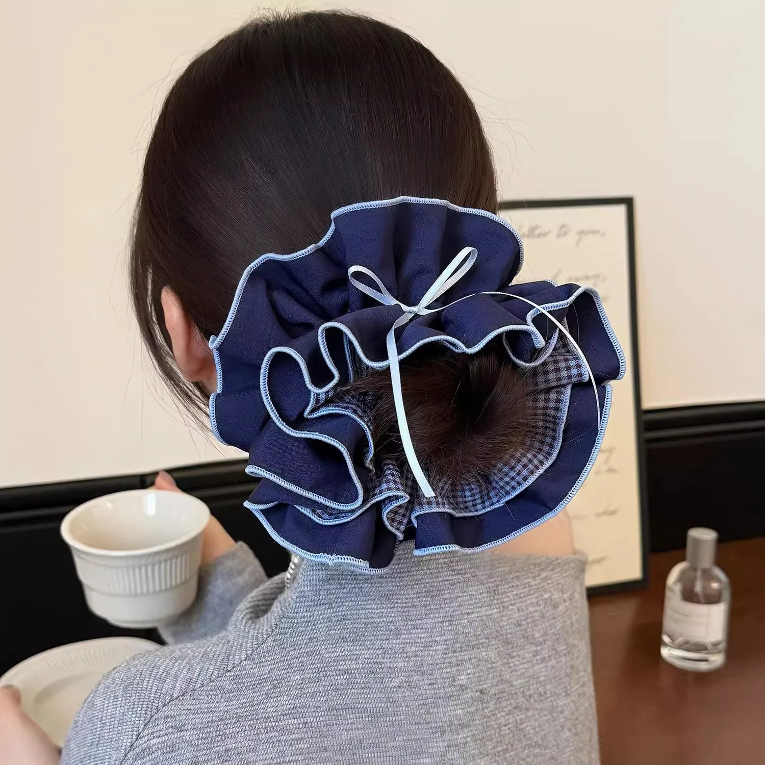 Korean version AB side double spell bow large hair band early autumn new ponytail hair rope temperament sweet plaid headrope
Korean version AB side double spell bow large hair band early autumn new ponytail hair rope temperament sweet plaid headrope