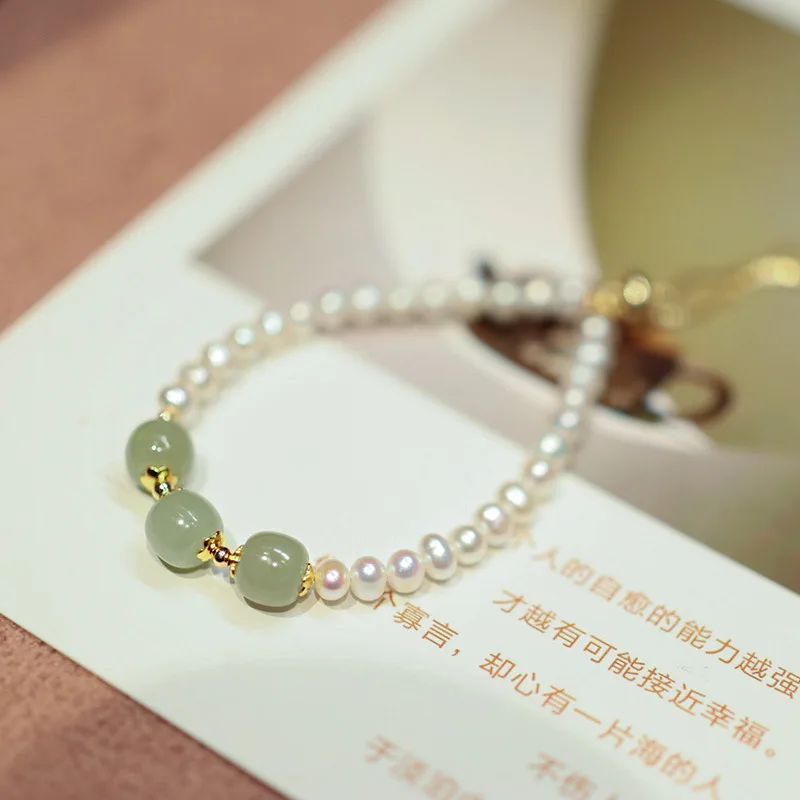 Vintage Bell and Natural Jade Bracelet with Golden Beast and Pearl Decorations Fashion Jewelry for Women Ins Style Boho Charm
Vintage Bell and Natural Jade Bracelet with Golden Beast and Pearl Decorations Fashion Jewelry for Women Ins Style Boho Charm