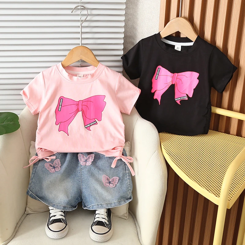 Girls' Summer Clothes2026New stylish summer outfit with large bow, short-sleeved clothes for infants and toddlers, two-piece set
Girls' Summer Clothes2026New stylish summer outfit with large bow, short-sleeved clothes for infants and toddlers, two-piece set