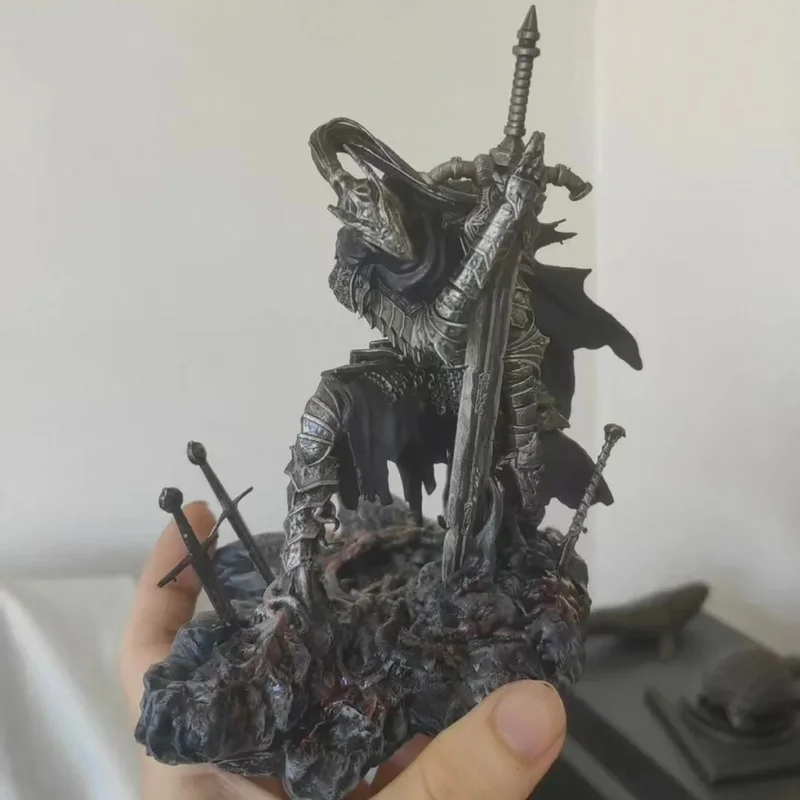 Dark Souls 3 Artorias The Abysswalker Kneeling Collectible Statue 15cm Tall Game Figure Desktop Decoration Game Collectors Gift
Dark Souls 3 Artorias The Abysswalker Kneeling Collectible Statue 15cm Tall Game Figure Desktop Decoration Game Collectors Gift