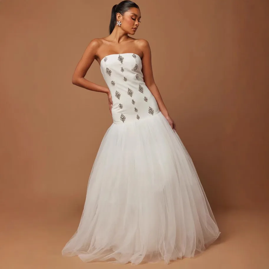 Fashionable white sexy strapless dress decorated with diamond mesh, fluffy skirt, photography performance, party evening dress
Fashionable white sexy strapless dress decorated with diamond mesh, fluffy skirt, photography performance, party evening dress