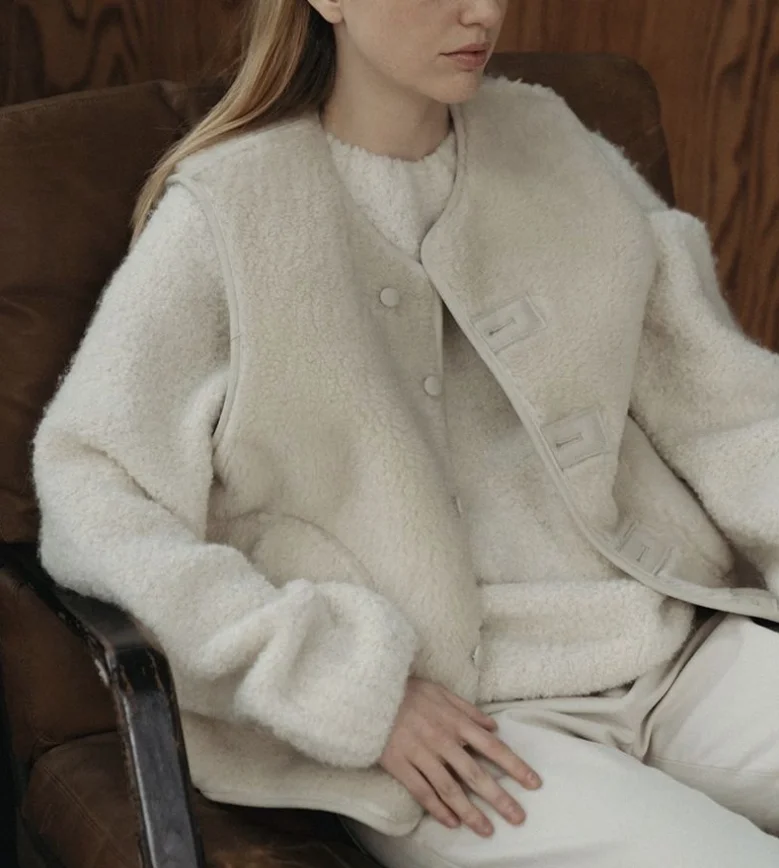 Double-Sided Wool Leather Inteated Loose Vest Cardigan Outerwear Autumn 2025 Commute Sle Women's Single Piece Long Sve...
Double-Sided Wool Leather Inteated Loose Vest Cardigan Outerwear Autumn 2025 Commute Sle Women's Single Piece Long Sve...