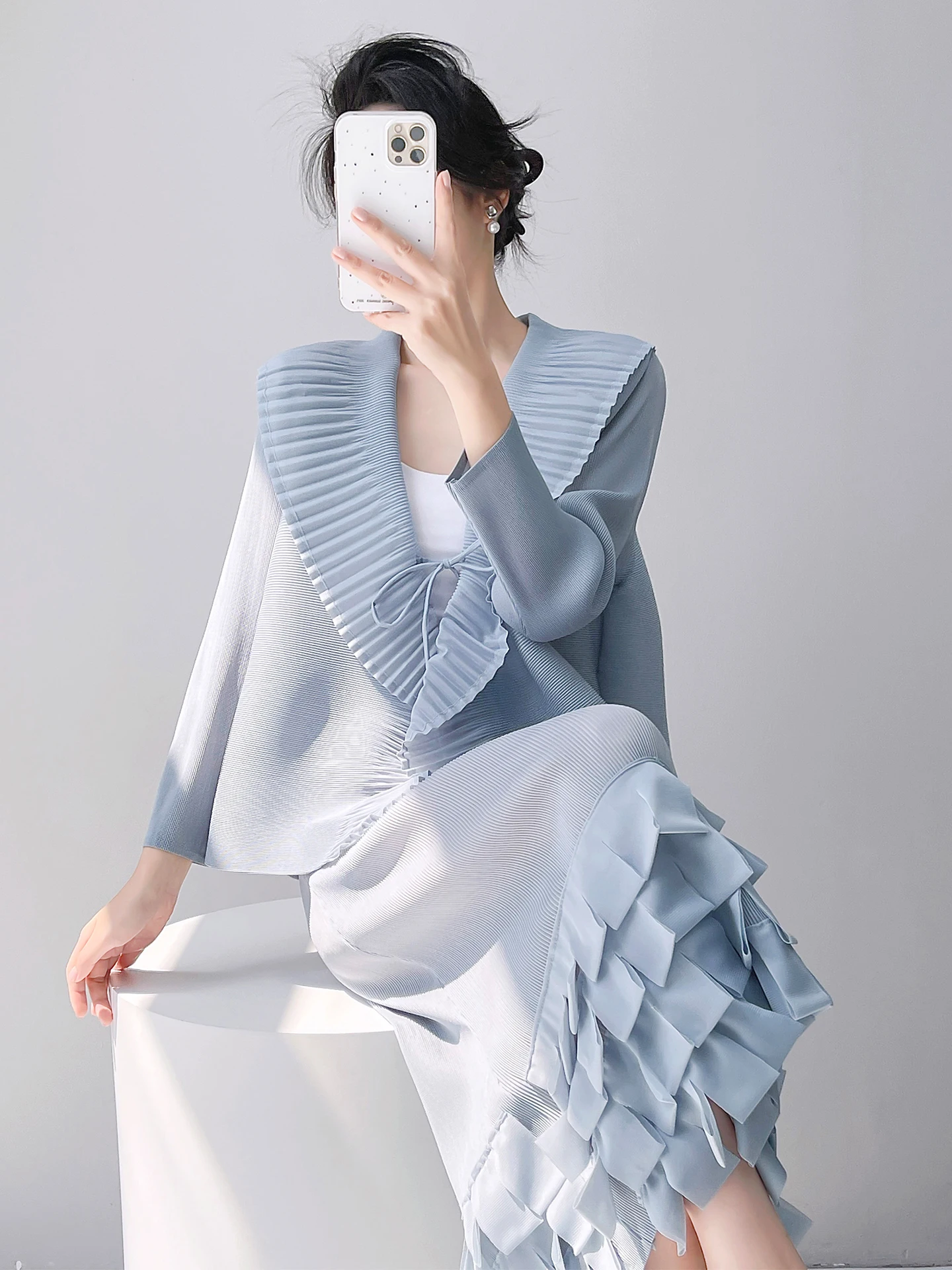 Elegant Wind Pleated Midi Dress Set Women's Commute Slimming Gored Design Casual Workwear Polyester Fiber High Waist V-Neck
Elegant Wind Pleated Midi Dress Set Women's Commute Slimming Gored Design Casual Workwear Polyester Fiber High Waist V-Neck