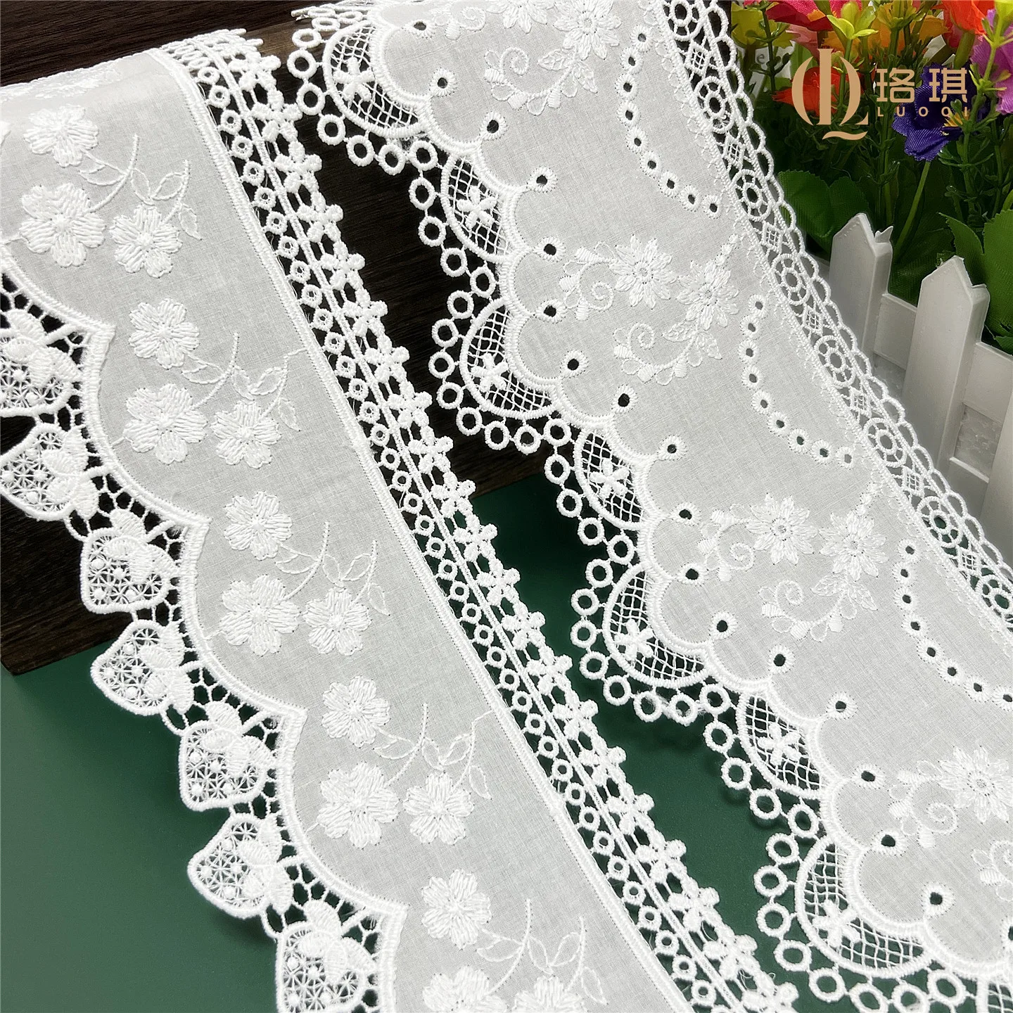 Off white strawberry Embroidery Cotton Lace Hollow Out Water-soluble Lace Clothing Accessories DIY Home Textile Fabric
Off white strawberry Embroidery Cotton Lace Hollow Out Water-soluble Lace Clothing Accessories DIY Home Textile Fabric