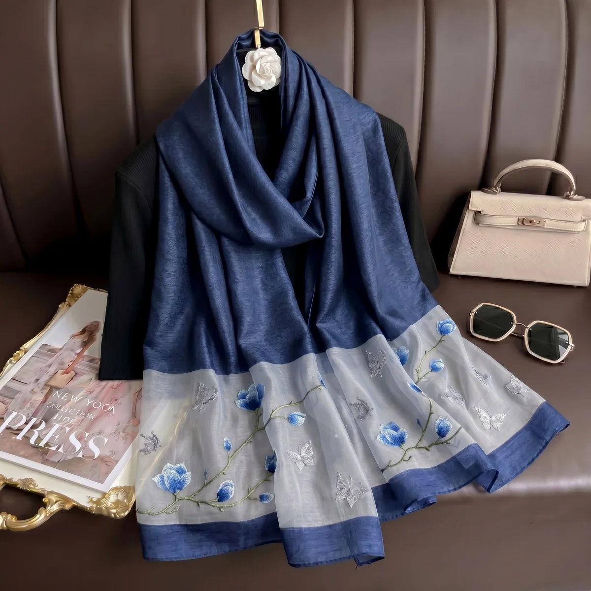 Scarf Hijab Bandana Silk Scarves Woman Headscarf Luxury Female Magnolia Embroidery Butterfly Pattern Light Elegant Shawl
Scarf Hijab Bandana Silk Scarves Woman Headscarf Luxury Female Magnolia Embroidery Butterfly Pattern Light Elegant Shawl