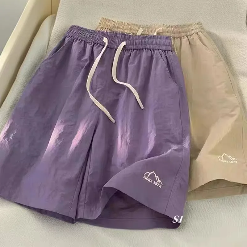 Новые американские повседневные универсальные свободные прямые широкие спортивные брюки с высокой талией и пятью четвертью
Новые американские повседневные универсальные свободные прямые широкие спортивные брюки с высокой талией и пятью четвертью